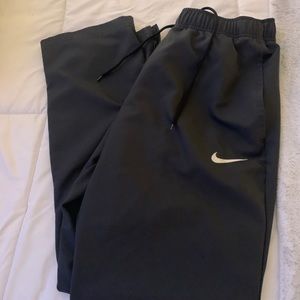 Men’s Nike dry-fit straight leg pant